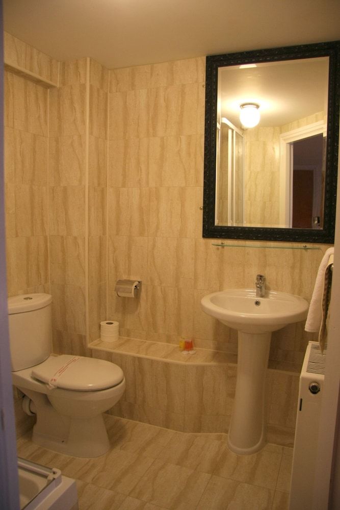 Sheil Suites Double or Twin Room 17