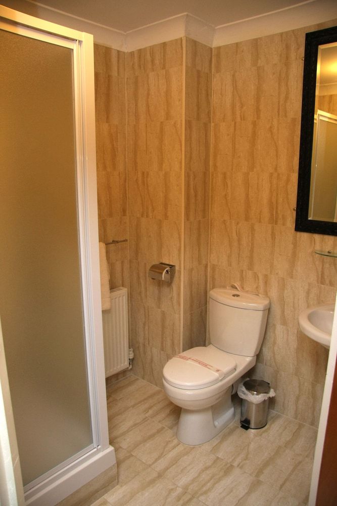 Sheil Suites Standard Triple Room 8