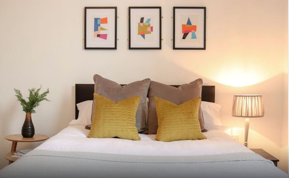 undefined Host so well at Lark Lane 2