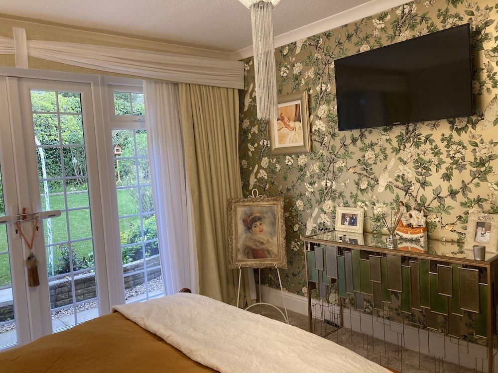 undefined Stunning 2 Bed Bungalow in Liverpool Leafy Suburb 6