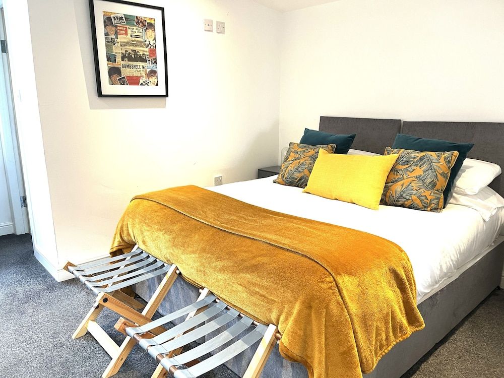 undefined Duplex Barge Cinema Room 6 Ensuite Double-triple Bedrooms Great Social Spaces 4