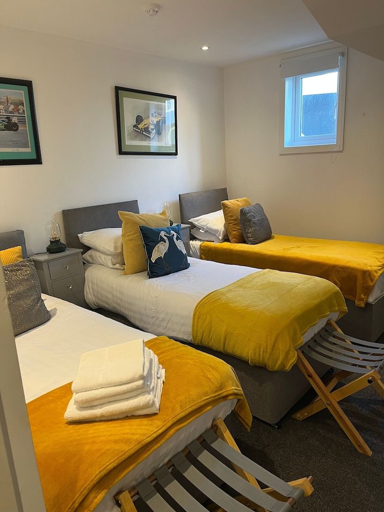 undefined Duplex Barge Cinema Room 6 Ensuite Double-triple Bedrooms Great Social Spaces