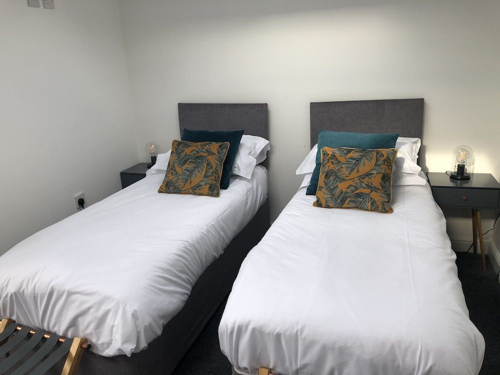 undefined Duplex Barge Cinema Room 6 Ensuite Double-triple Bedrooms Great Social Spaces 6