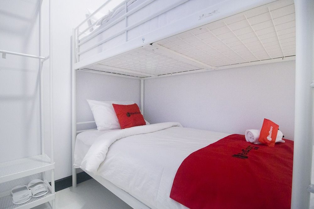 Shared Dormitory (RedDoorz)