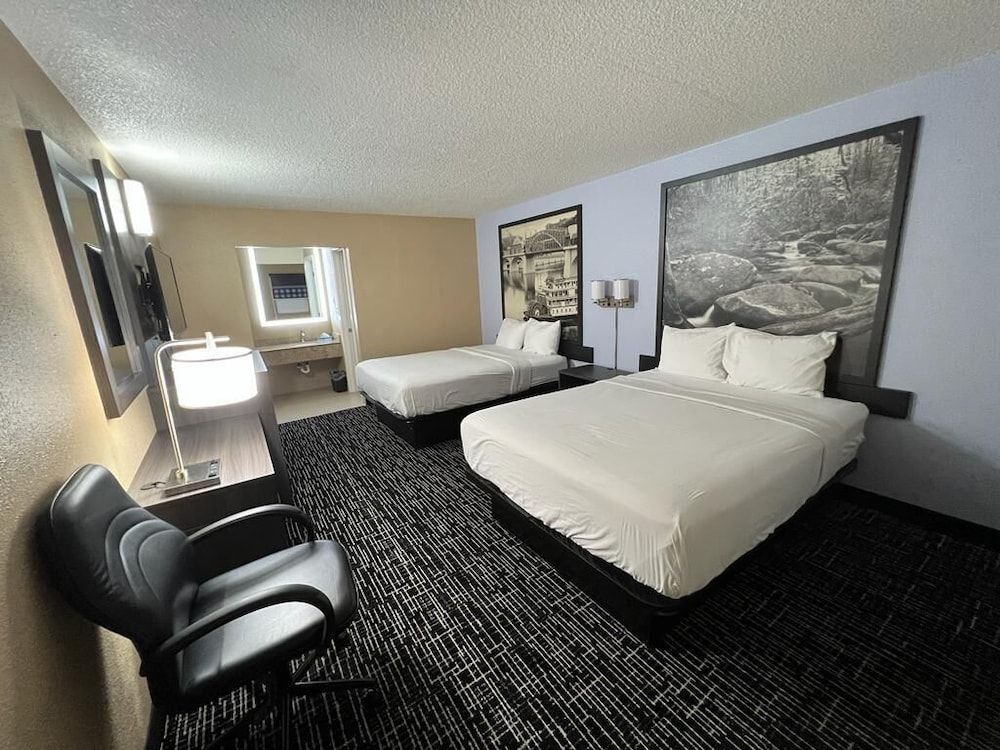 Room, 2 Queen Beds, Non Smoking