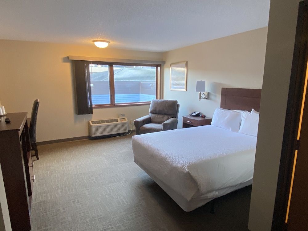 The Center Inn 1 Queen Micro Fridge