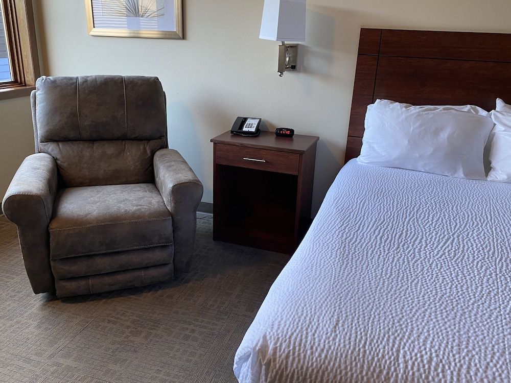 The Center Inn 1 Queen Micro Fridge 2