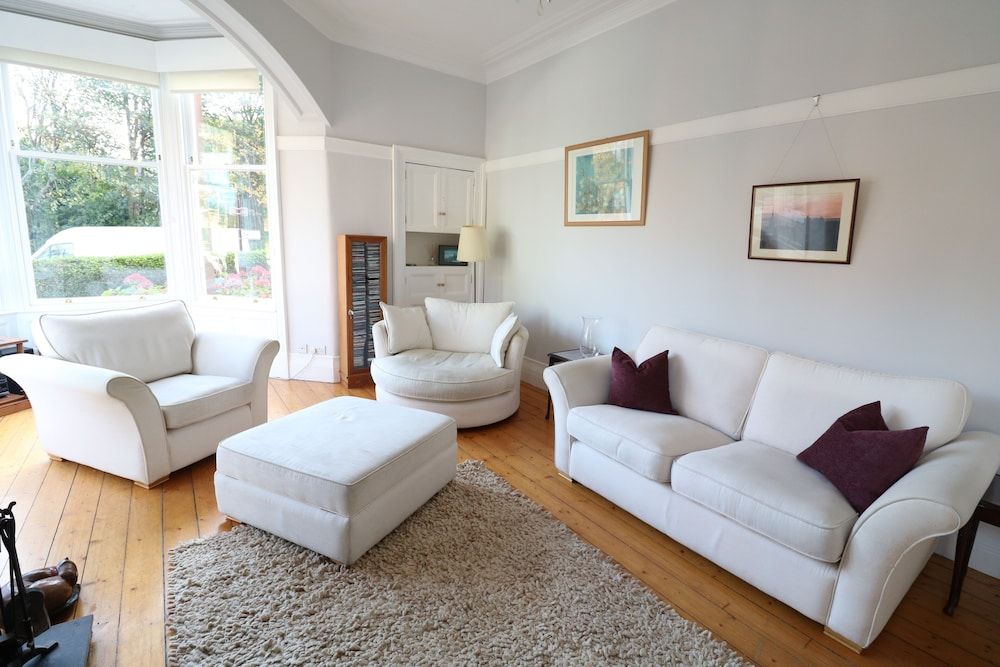 Period Deco flat in west end Apartment 27