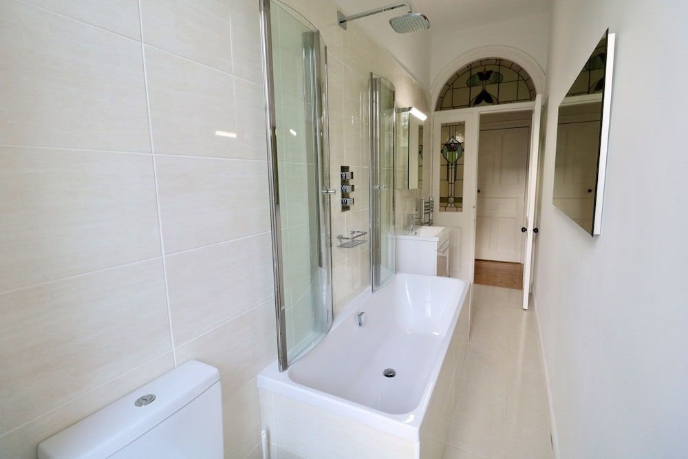 Period Deco flat in west end Apartment 32