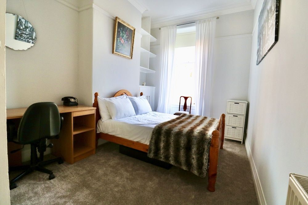 Period Deco flat in west end Apartment 36