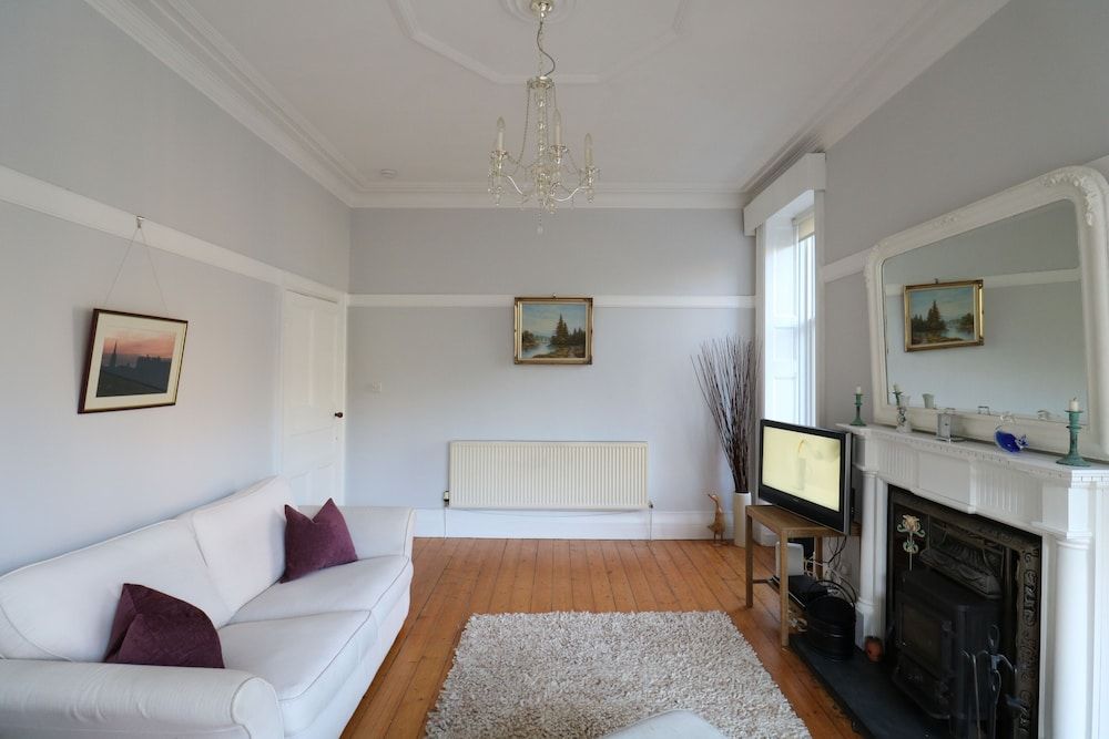 Period Deco flat in west end Apartment 22