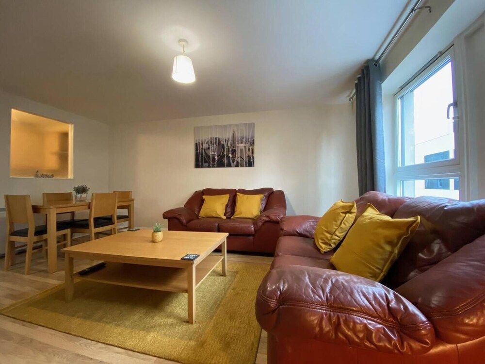 undefined Remarkable 2-bed Apartment in Glasgow 7