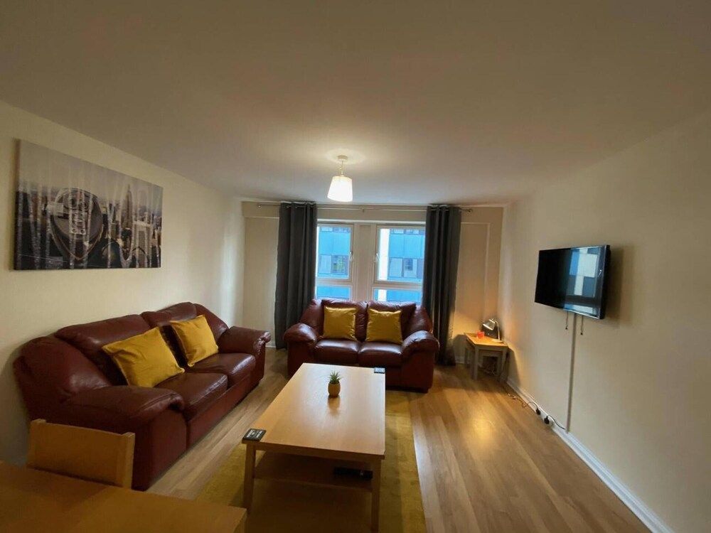 undefined Remarkable 2-bed Apartment in Glasgow 9