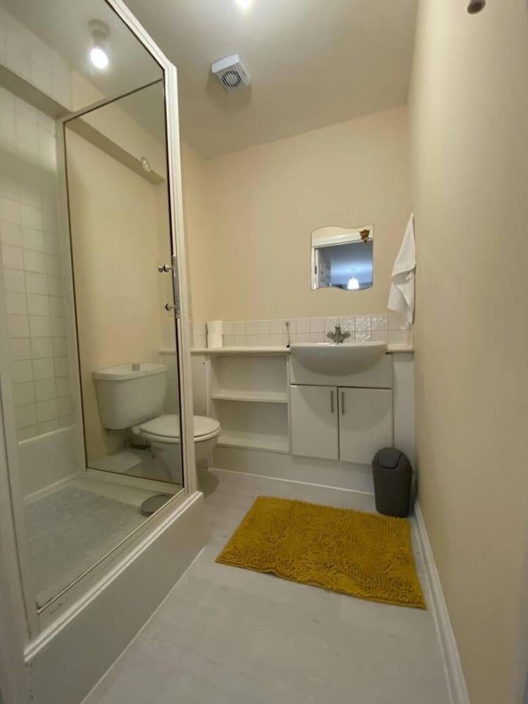 undefined Remarkable 2-bed Apartment in Glasgow 10