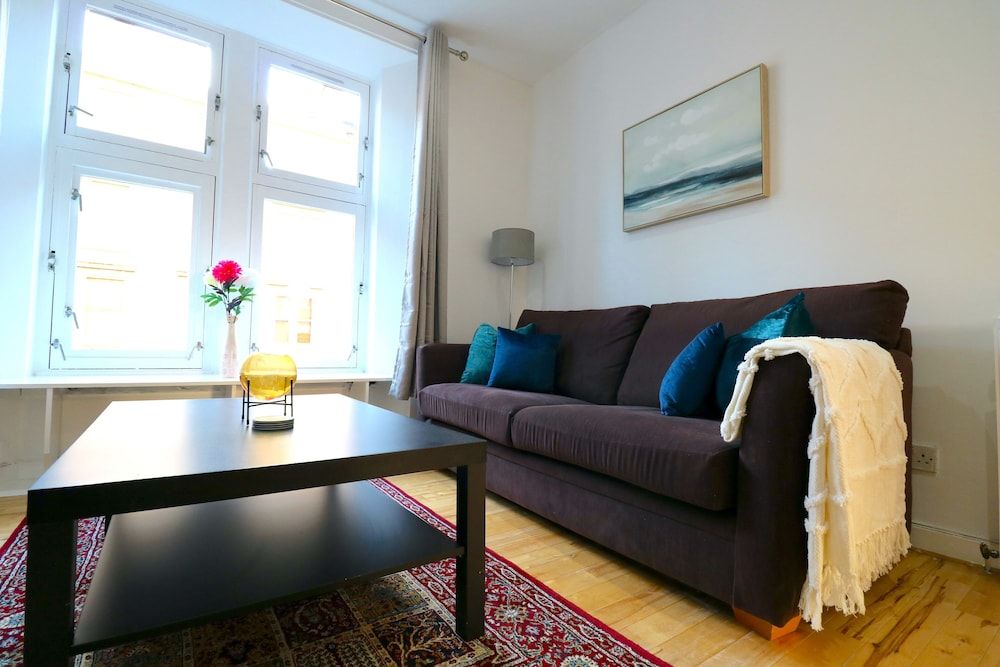 Comfortable Apartment in West End Apartment 25