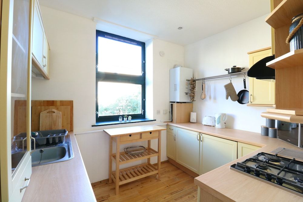 Comfortable Apartment in West End Apartment 13