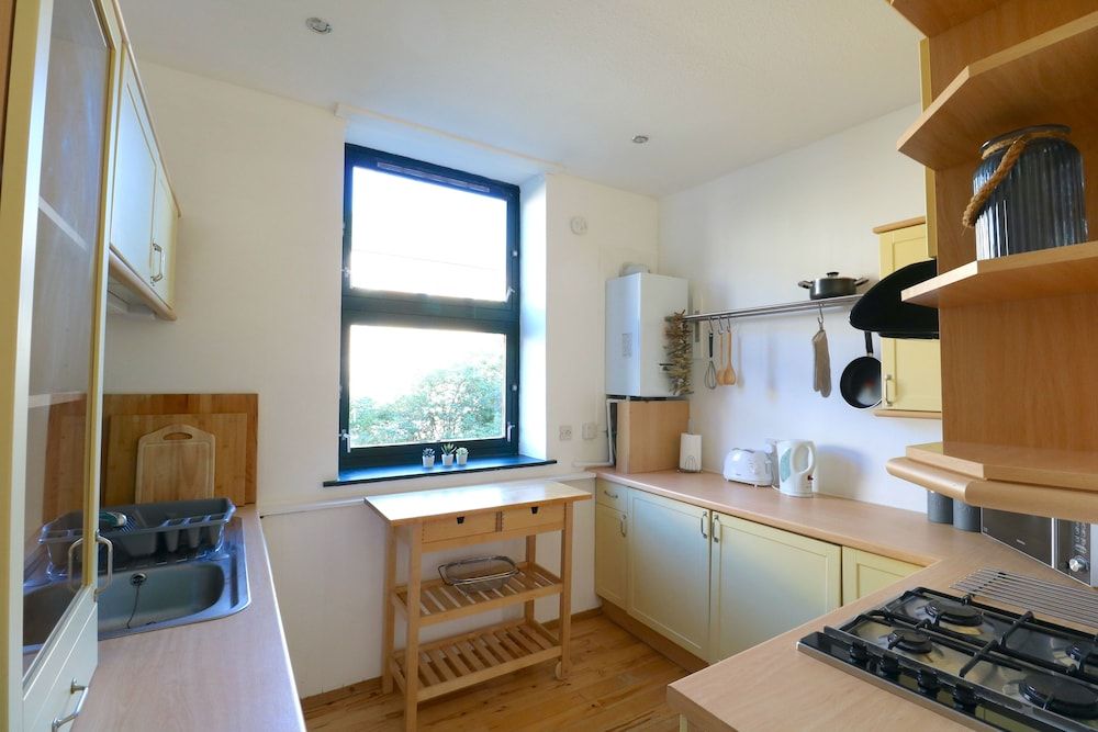 Comfortable Apartment in West End Apartment 8