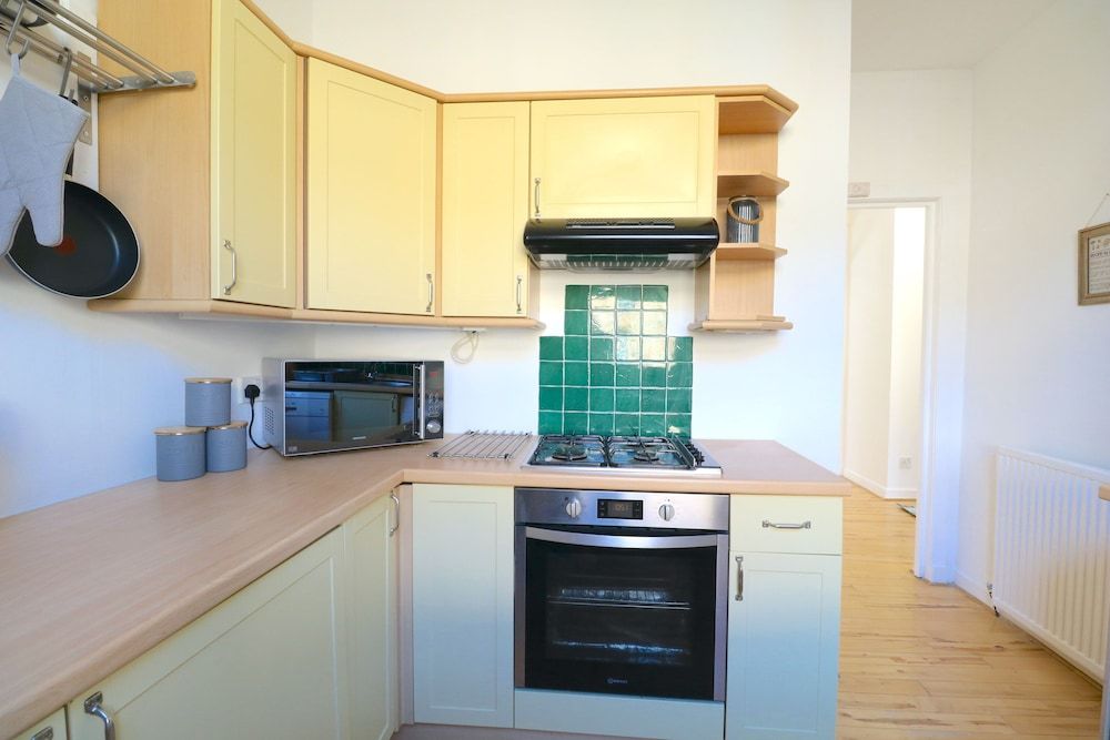 Comfortable Apartment in West End Apartment 9