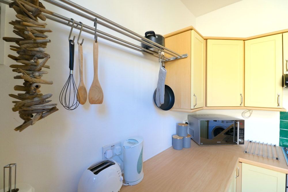 Comfortable Apartment in West End Apartment 12