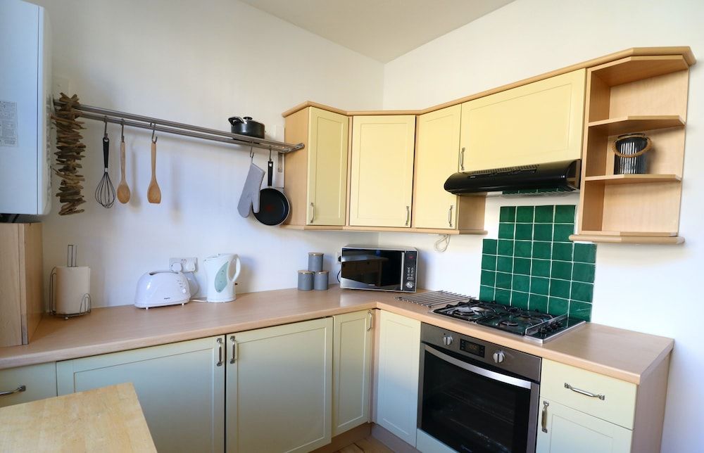 Comfortable Apartment in West End Apartment 11