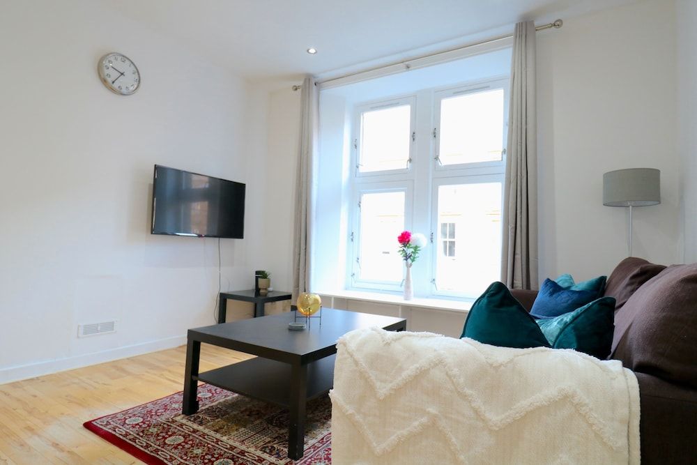 Comfortable Apartment in West End Apartment 21
