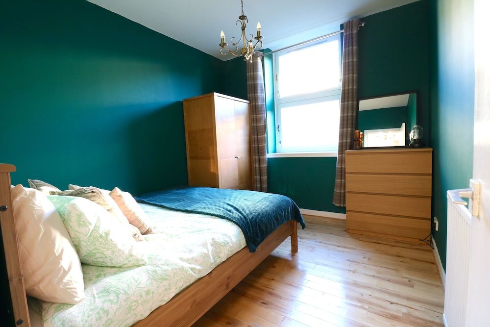 Comfortable Apartment in West End Apartment 5