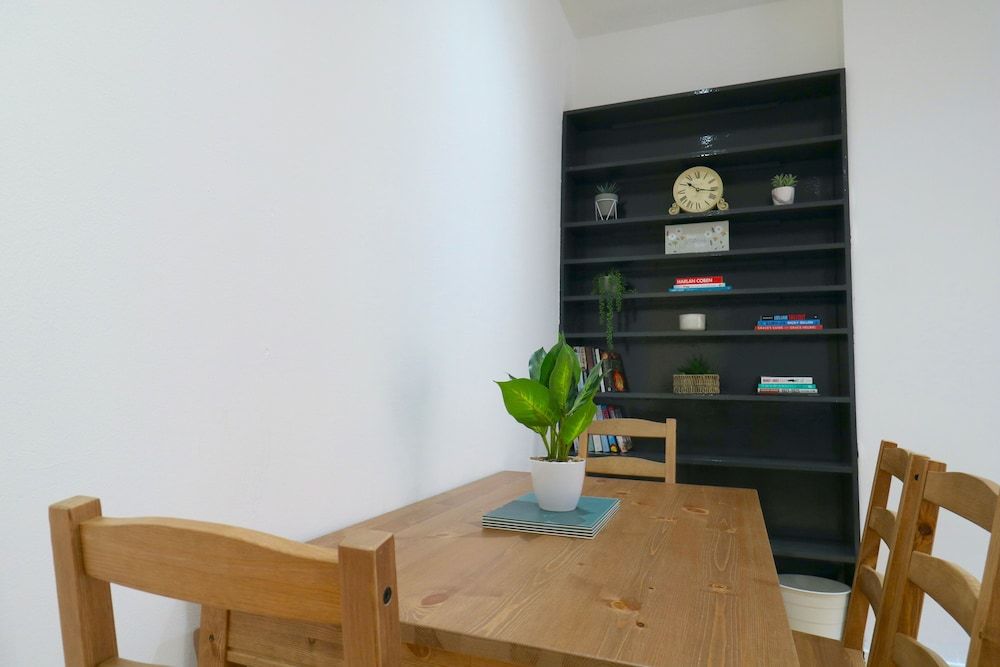 Comfortable Apartment in West End Apartment 19
