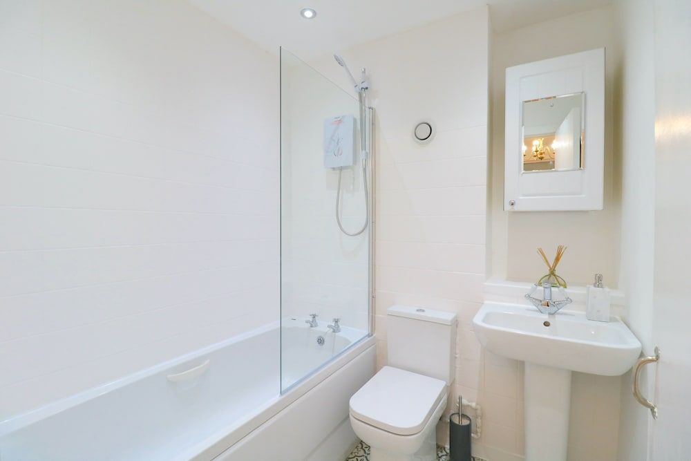 Comfortable Apartment in West End Apartment 23