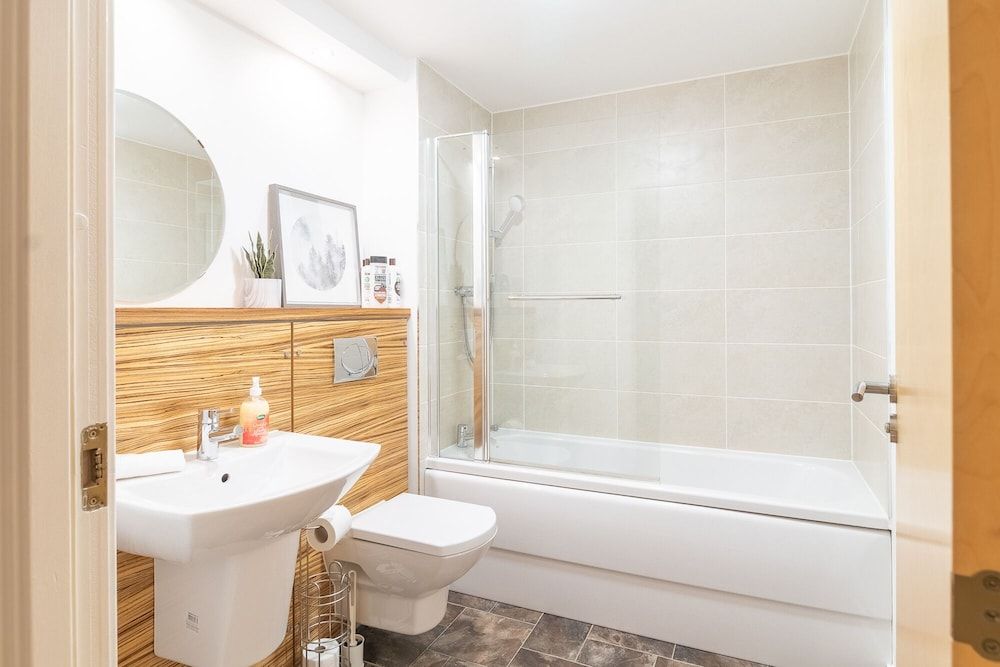 Luxury Riverview City Centre Apartment 2 Luxury Apartment, Ensuite, River View (Flat 8/1) 9