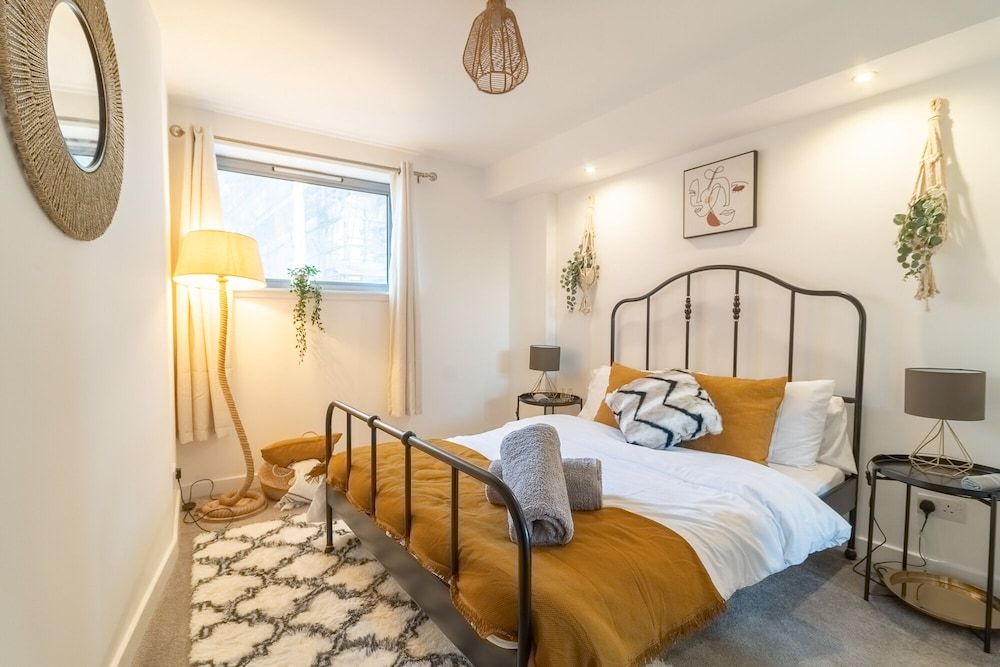 undefined Luxury Riverview City Centre Apartment 2 6