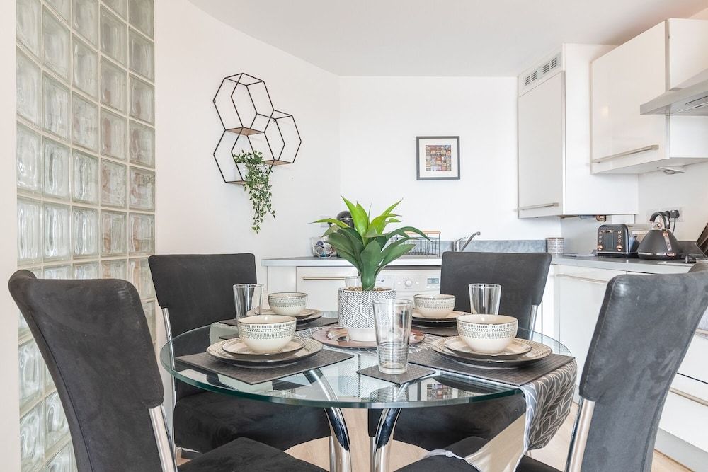 undefined Luxury Riverview City Centre Apartment 2 2