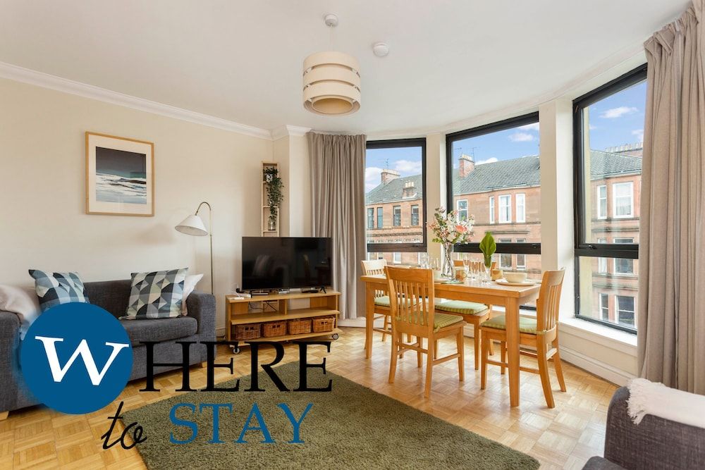 undefined Bright 1 Bedroom Apartment-private Parking 2