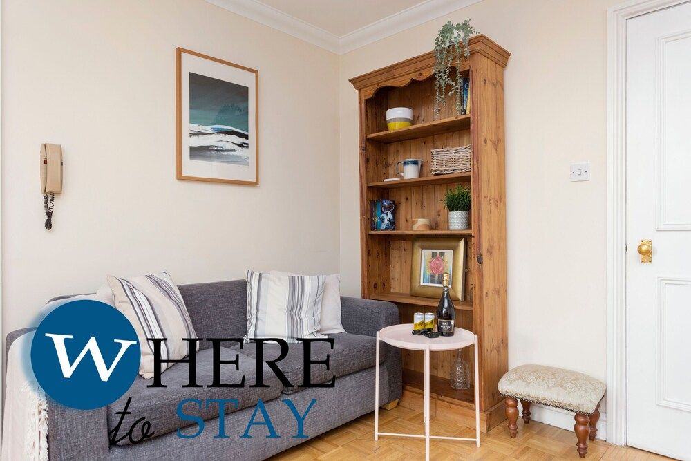 undefined Bright 1 Bedroom Apartment-private Parking 9