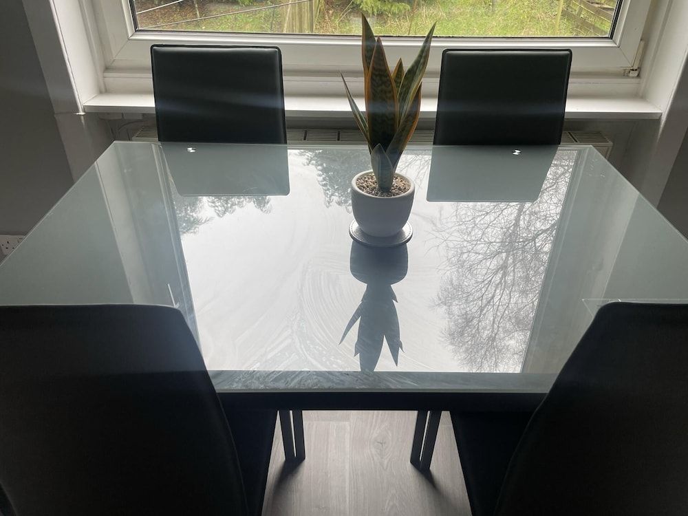 undefined Immaculate 3-bed Apartment in Glasgow Close to M8 2