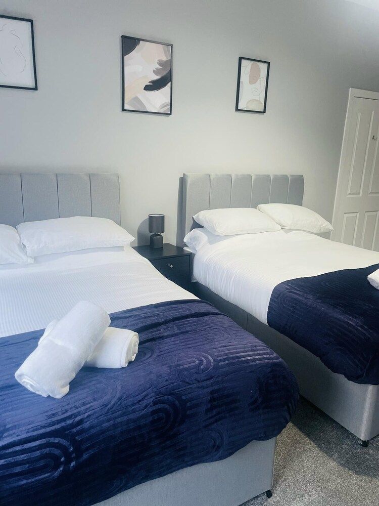 undefined Immaculate 3-bed Apartment in Glasgow Close to M8 5