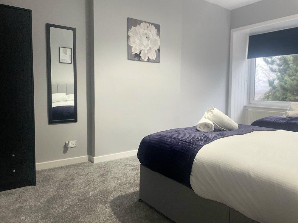 undefined Immaculate 3-bed Apartment in Glasgow Close to M8 3