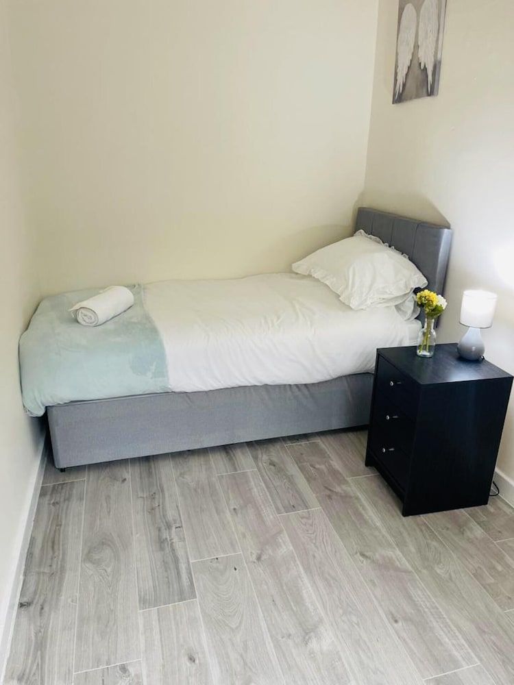 undefined Immaculate 3-bed Apartment in Glasgow Close to M8 4