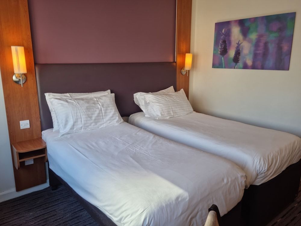 The Clyde Hotel Twin Room