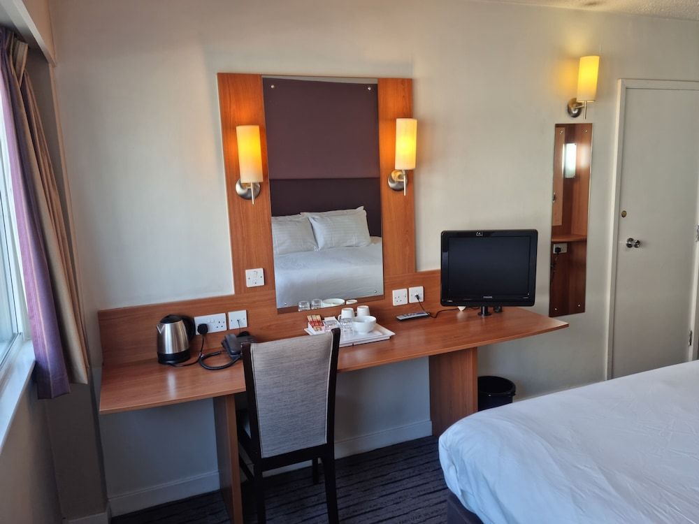 The Clyde Hotel Double Room 4