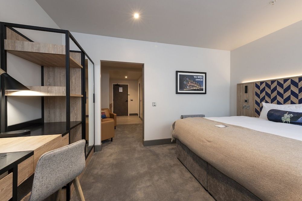Executive Suite, 1 King Bed, Sofa Bed, Kitchenette