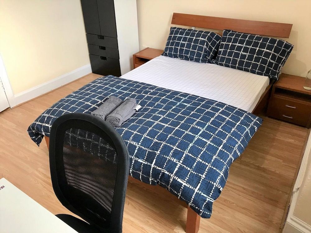 undefined 5 Bedroom House For Large Group 9