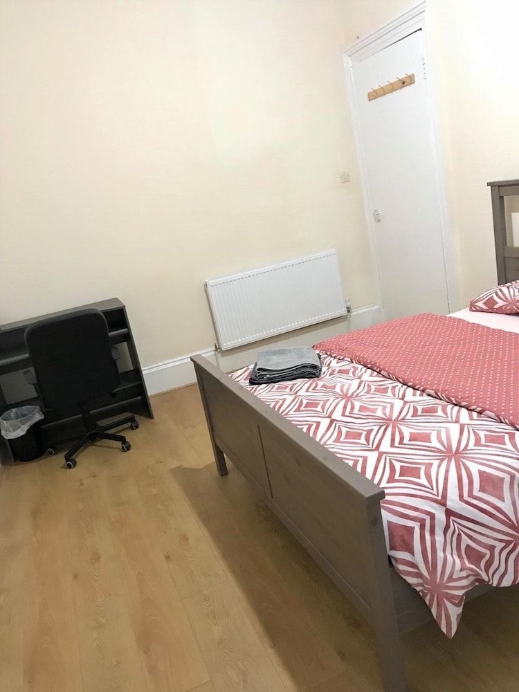 undefined 5 Bedroom House For Large Group 3