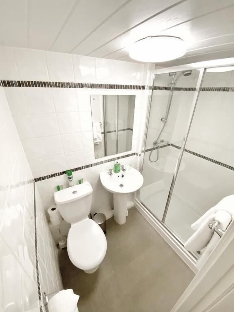 Glasgow Guest House Economy Twin Room 2