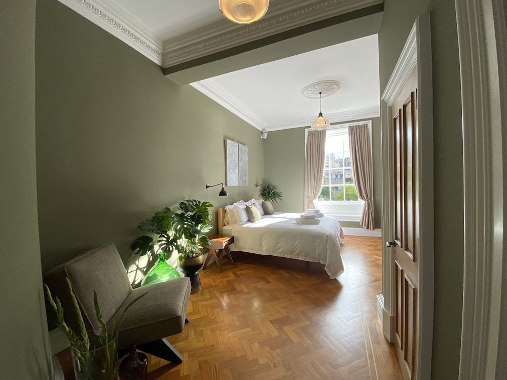 undefined Ashton View 5