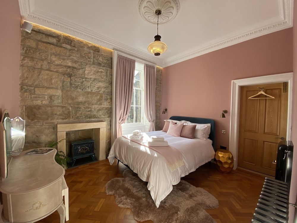 undefined Ashton View 7