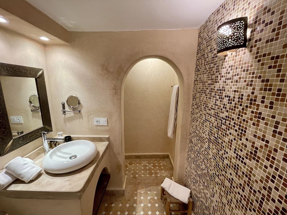 Riad Jona Deluxe Room 8