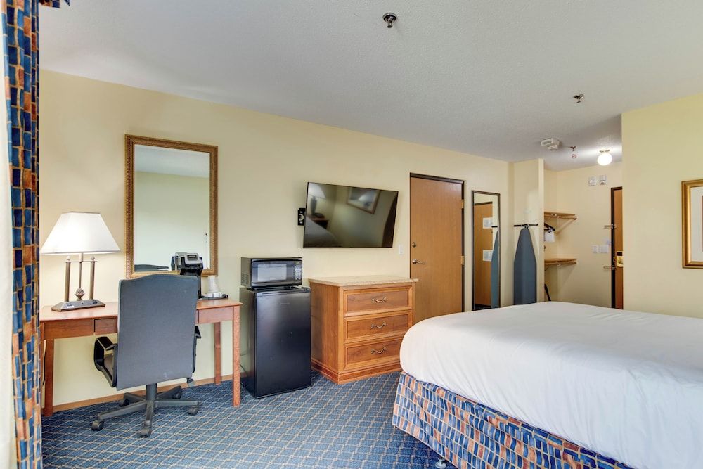 The Hotel Bemidji Basic Double Room, 1 Queen Bed, Non Smoking 3