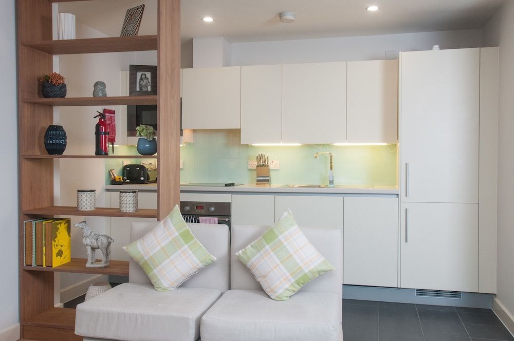 Cleyro Serviced Apartments-Finzels Reach Two bedroom Duplex 10