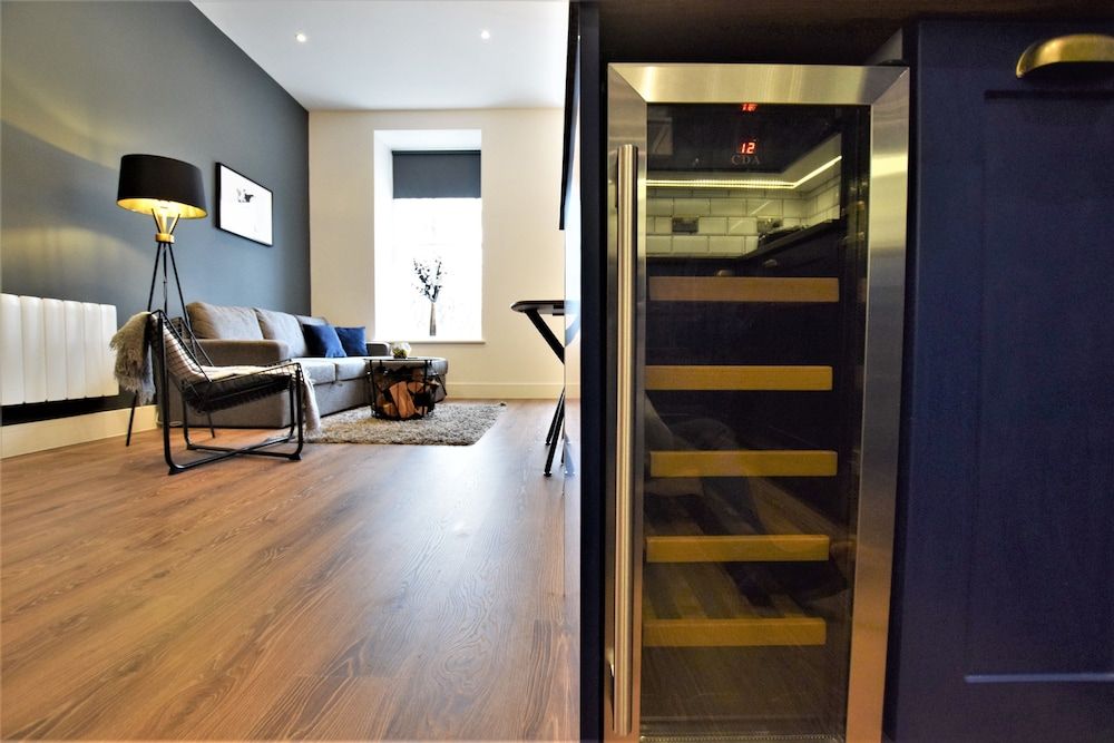 The Hubert - Your Apartment Apartment, 2 Bedrooms 17