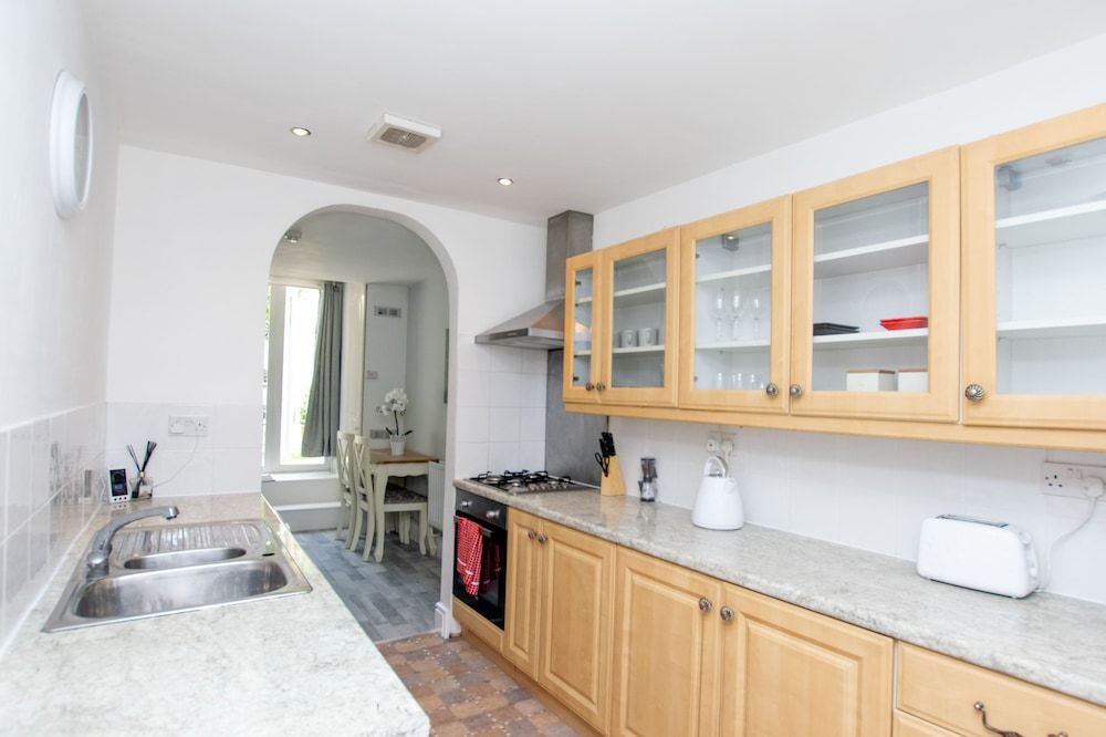 undefined Large Garden Apartment Central Bristol 4